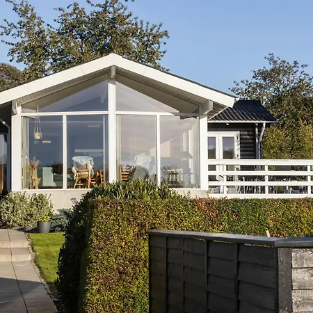 With Sunset Views Near Сasa de vacaciones Hvidbjerg (Syddanmark)